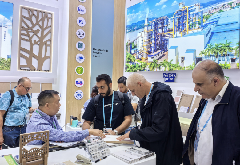 2025年广交会上Hjc gcgc08新材展位的盛况 2025年广交会上Hjc gcgc08新材展位的盛况