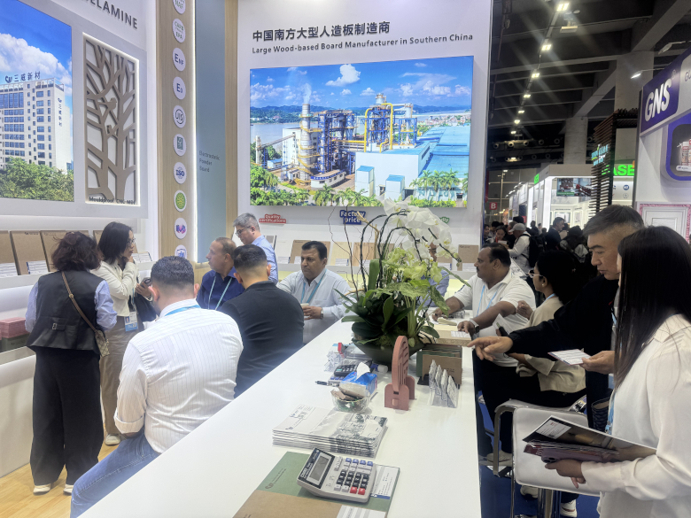 广交会上的国表客户征询Hjc gcgc08新材产品 广交会上的国表客户征询Hjc gcgc08新材产品